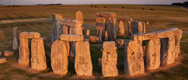5 du khach bien mat bi an o bai da co Stonehenge hang chuc nam truoc