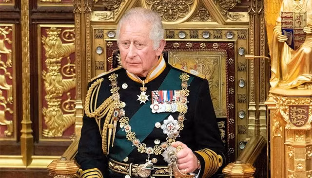 Tan muc nhung bau vat trong le dang quang Vua Charles III