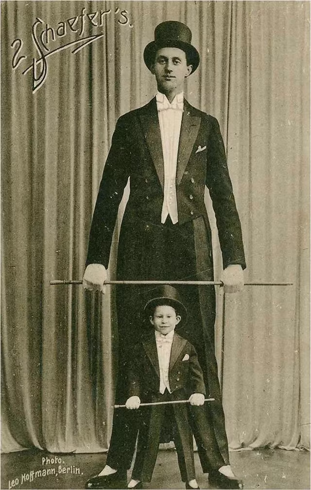 Điều bất ngờ về người lính cao nhất trong đội quân Hitler - Hình 2 Dieu bat ngo ve nguoi linh cao nhat trong doi quan Hitler-Hinh-2