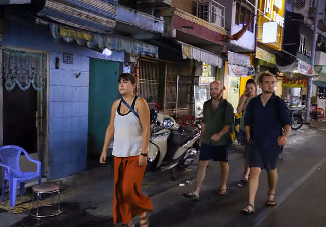 Cận cảnh phố ẩm thực Nguyễn Thượng Hiền vừa đi vào hoạt động tại TP Hồ Chí Minh - Hình 5 Can canh pho am thuc Nguyen Thuong Hien vua di vao hoat dong tai TP Ho Chi Minh-Hinh-5