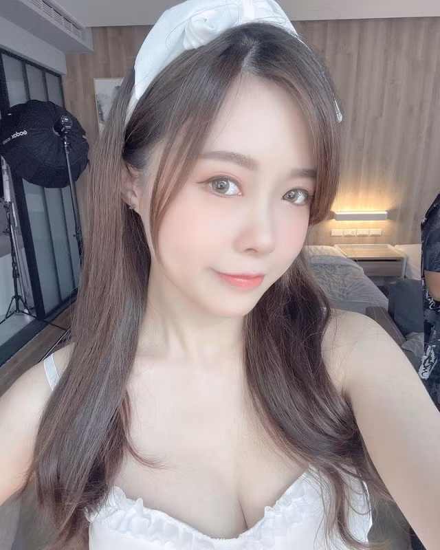 Nữ bác sĩ hút mọi ánh nhìn với phong cách trẻ trung - Hình 3 Nu bac si hut moi anh nhin voi phong cach tre trung-Hinh-3