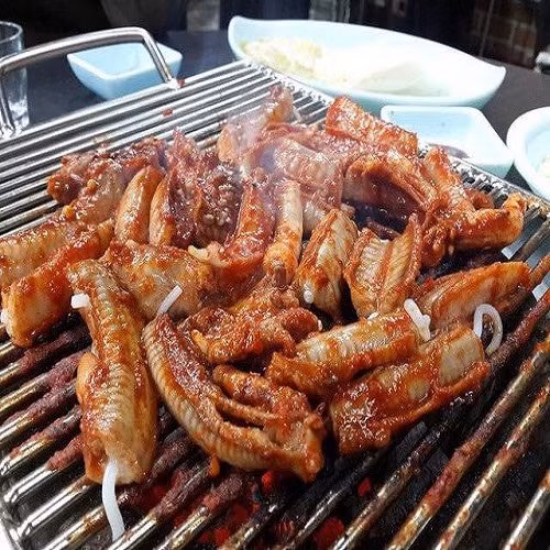 Kinh dị món cá mút đá bị lột da róc xương vẫn ngọ nguậy - Hình 9 Kinh di mon ca mut da bi lot da roc xuong van ngo nguay-Hinh-9