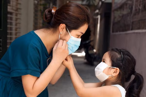 Chuyên gia nói gì về việc COVID-19 có thể lây qua không khí khi mở cửa? - Hình 7 Chuyen gia noi gi ve viec COVID-19 co the lay qua khong khi khi mo cua?-Hinh-7