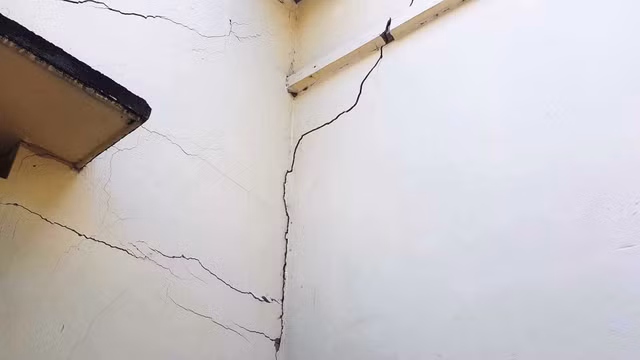 Bị tố nổ mìn làm nứt nhà dân, TNLĐ nghiêm trọng: Trách nhiệm cty Kim Bôi? - Hình 3 Bi to no min lam nut nha dan, TNLD nghiem trong: Trach nhiem cty Kim Boi?-Hinh-3