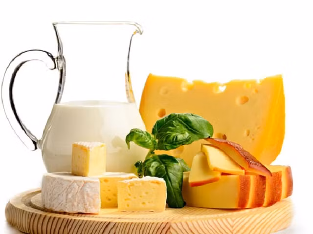 Những thực phẩm nên tránh trong kỳ “đèn đỏ” để giảm nổi mụn, đau bụng - Hình 5 Nhung thuc pham nen tranh trong ky “den do” de giam noi mun, dau bung-Hinh-5