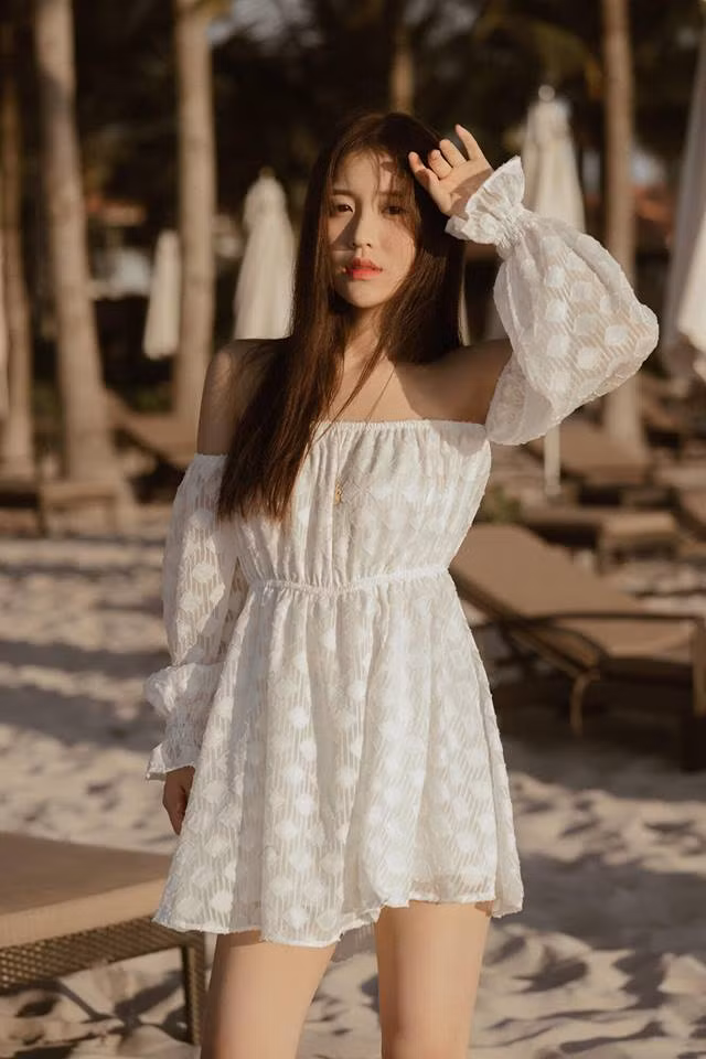 “Nóng mắt” với cách ăn mặc sexy của Han Sara, nữ ca sĩ có vòng eo 53 - Hình 10 “Nong mat” voi cach an mac sexy cua Han Sara, nu ca si co vong eo 53-Hinh-10