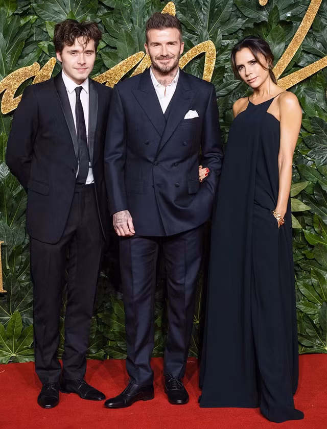 Cha con danh thu David Beckham dien trang phuc ton sur ton chat lu-Hinh-3