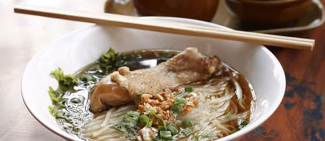 CNN bình chọn Cao lầu, Bún riêu vào top món ngon nhất Châu Á - Hình 11 CNN binh chon Cao lau, Bun rieu vao top mon ngon nhat Chau A-Hinh-11