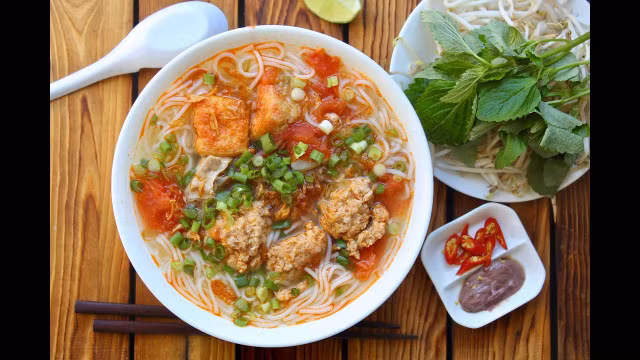 CNN bình chọn Cao lầu, Bún riêu vào top món ngon nhất Châu Á - Hình 2 CNN binh chon Cao lau, Bun rieu vao top mon ngon nhat Chau A-Hinh-2