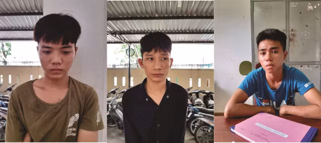 Nhóm thiếu niên 10X giật túi xách của đôi tình nhân đang ngồi tâm sự Nhom thieu nien 10X giat tui xach cua doi tinh nhan dang ngoi tam su