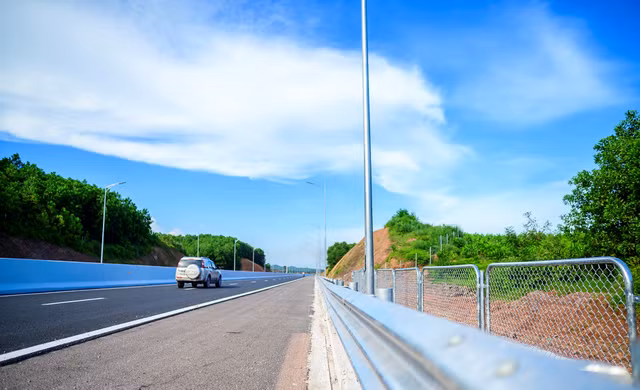 Địa phương nào sở hữu tuyến cao tốc dài gần 180km? - Hình 5 Dia phuong nao so huu tuyen cao toc dai gan 180km?-Hinh-5