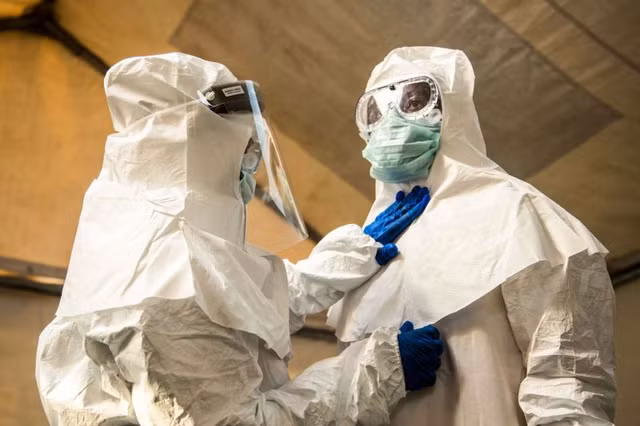 Đại dịch Ebola từng khiến thế giới khiếp sợ ra sao? - Hình 6 Dai dich Ebola tung khien the gioi khiep so ra sao?-Hinh-6