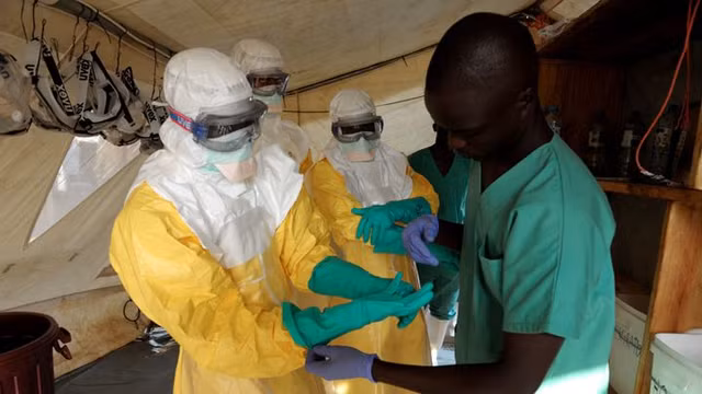 Đại dịch Ebola từng khiến thế giới khiếp sợ ra sao? - Hình 3 Dai dich Ebola tung khien the gioi khiep so ra sao?-Hinh-3