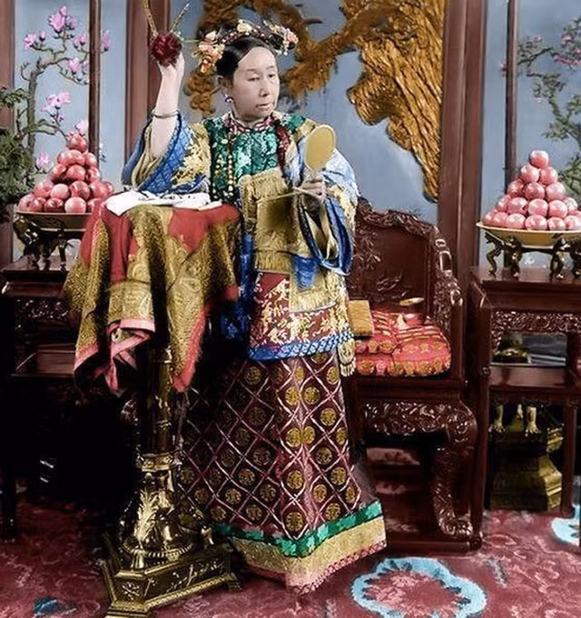 Từ Hi nhận quà sinh nhật gì từ Lý Liên Anh mà thốt lên sung sướng? - Hình 9 Tu Hi nhan qua sinh nhat gi tu Ly Lien Anh ma thot len sung suong?-Hinh-9