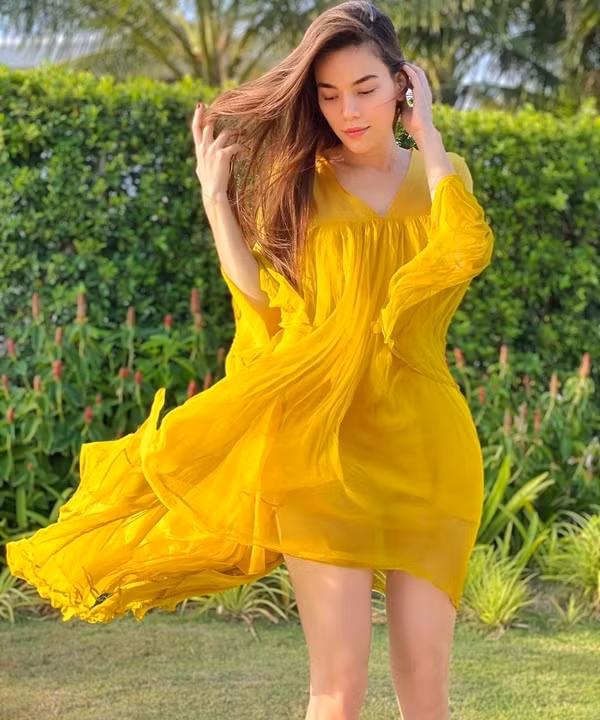 Phong cach thoi trang giau bung bau tre trung cua Ha Ho-Hinh-10