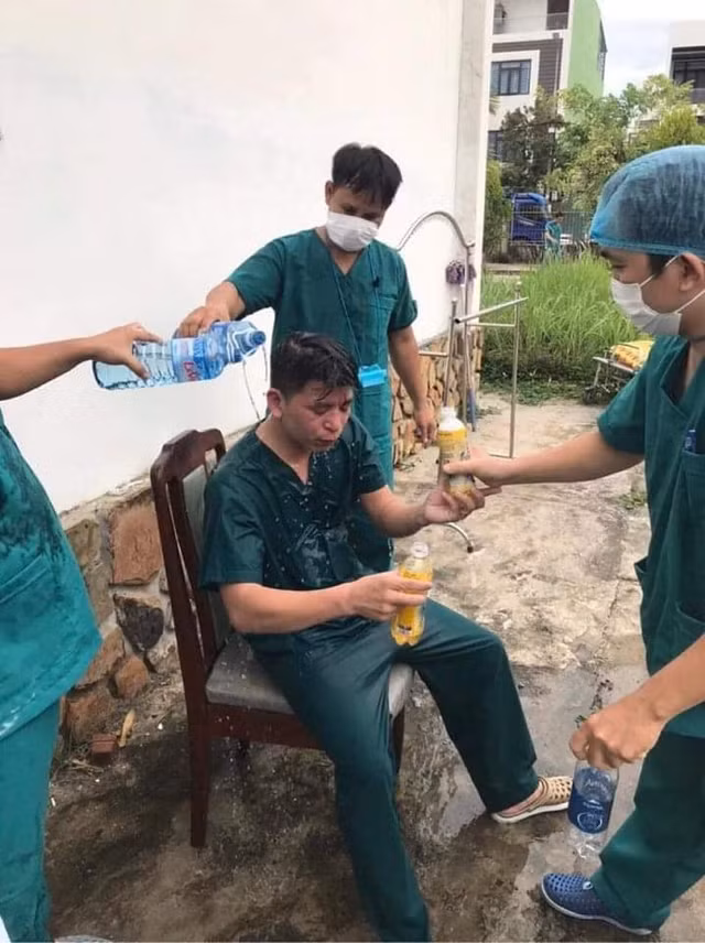 Can canh hinh anh y bac si kiet suc giua tam dich COVID-19 Da Nang-Hinh-3