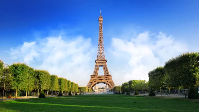 Hé lộ bí mật về tháp Eiffel nổi tiếng thế giới - Hình 9 He lo bi mat ve thap Eiffel noi tieng the gioi-Hinh-9