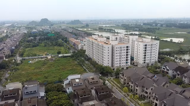 Những căn biệt thự vắng bóng người ở khu đô thị Sunny Garden City - Hình 5 Nhung can biet thu vang bong nguoi o khu do thi Sunny Garden City-Hinh-5