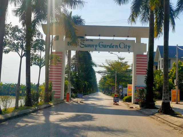 Những căn biệt thự vắng bóng người ở khu đô thị Sunny Garden City Nhung can biet thu vang bong nguoi o khu do thi Sunny Garden City
