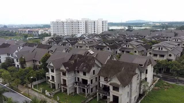 Những căn biệt thự vắng bóng người ở khu đô thị Sunny Garden City - Hình 8 Nhung can biet thu vang bong nguoi o khu do thi Sunny Garden City-Hinh-8