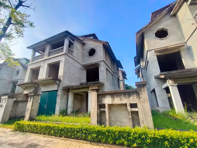Những căn biệt thự vắng bóng người ở khu đô thị Sunny Garden City - Hình 14 Nhung can biet thu vang bong nguoi o khu do thi Sunny Garden City-Hinh-14