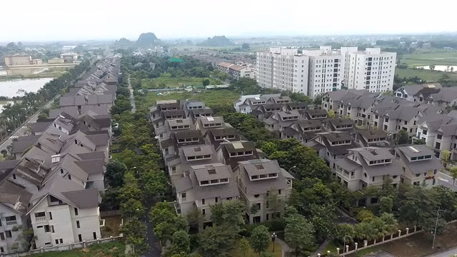 Những căn biệt thự vắng bóng người ở khu đô thị Sunny Garden City - Hình 6 Nhung can biet thu vang bong nguoi o khu do thi Sunny Garden City-Hinh-6