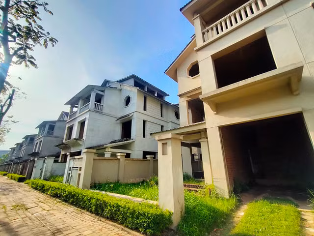 Những căn biệt thự vắng bóng người ở khu đô thị Sunny Garden City - Hình 11 Nhung can biet thu vang bong nguoi o khu do thi Sunny Garden City-Hinh-11
