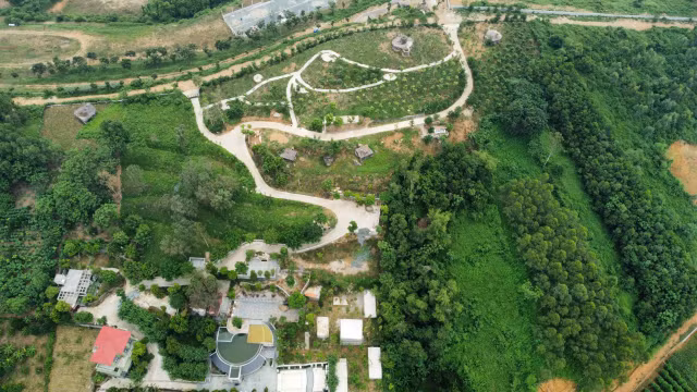 Lãnh đạo huyện Quốc Oai nói gì về 'biệt thự' trái phép trên Đồi 76? Lanh dao huyen Quoc Oai noi gi ve 'biet thu' trai phep tren Doi 76?