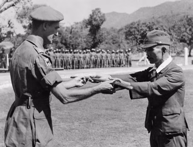 Năm 1945, Nhật hoàng nói gì trong tuyên bố đầu hàng quân Đồng minh? - Hình 7 Nam 1945, Nhat hoang noi gi trong tuyen bo dau hang quan Dong minh?-Hinh-7