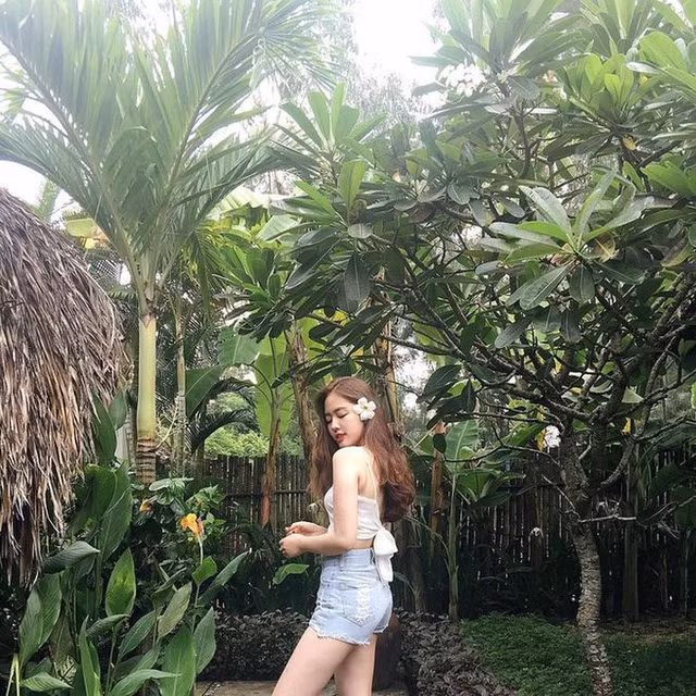 Vẻ gợi cảm của nữ tiếp viên hàng không Việt gây bao thương nhớ - Hình 5 Ve goi cam cua nu tiep vien hang khong Viet gay bao thuong nho-Hinh-5
