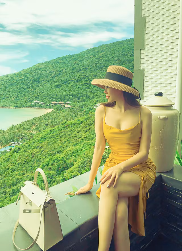 Con dâu tỷ phú Hoàng Kiều ăn mặc vô cùng gợi cảm - Hình 11 Con dau ty phu Hoang Kieu an mac vo cung goi cam-Hinh-11