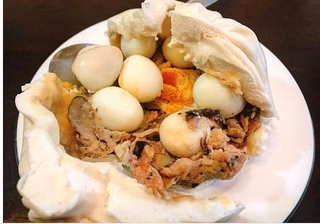 Phat them mon banh bao nhan 8 trung cuc sot o Sai Gon