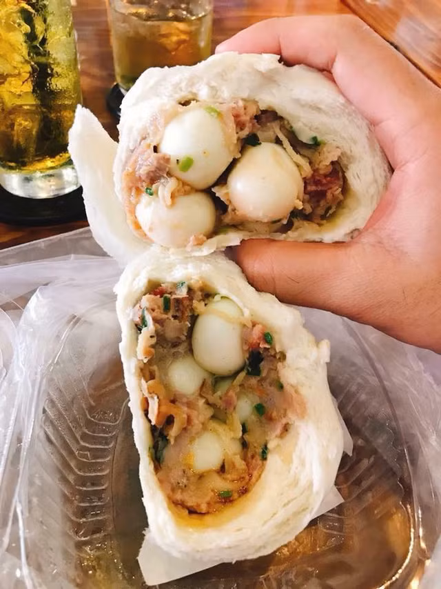 Phat them mon banh bao nhan 8 trung cuc sot o Sai Gon-Hinh-3