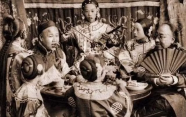 Hé lộ dung mạo của hoàng đế, phi tần nhà Thanh qua loạt ảnh hiếm - Hình 5 He lo dung mao cua hoang de, phi tan nha Thanh qua loat anh hiem-Hinh-5