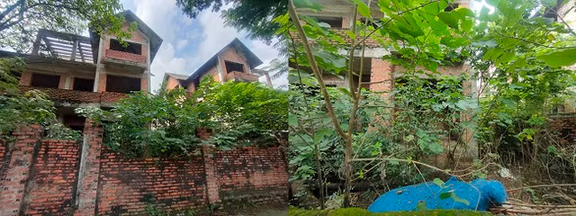 Cận cảnh khu biệt thự tiền tỷ Cầu Bươu nhếch nhác, bỏ hoang nhiều năm - Hình 8 Can canh khu biet thu tien ty Cau Buou nhech nhac, bo hoang nhieu nam-Hinh-8