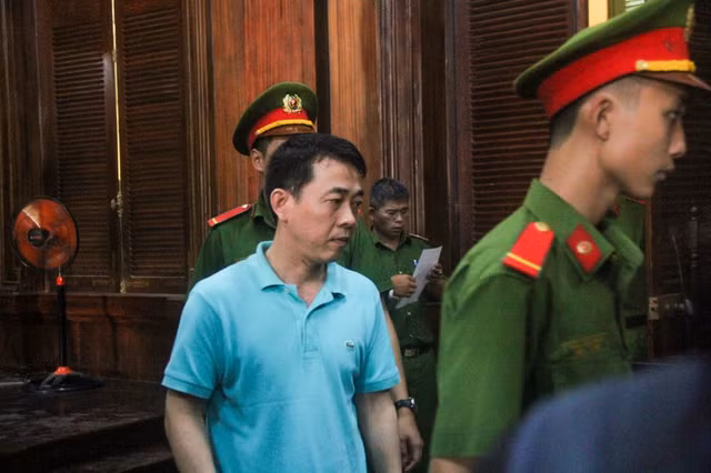 Vụ VN Pharma: Nguyễn Minh Hùng chỉ đạo đàn em buôn thuốc ung thư giả thế nào? Vu VN Pharma: Nguyen Minh Hung chi dao dan em buon thuoc ung thu gia the nao?
