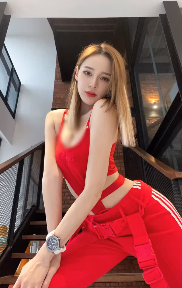 Hotgirl the thao khoe anh tap tai nha, trang phuc sexy-Hinh-14