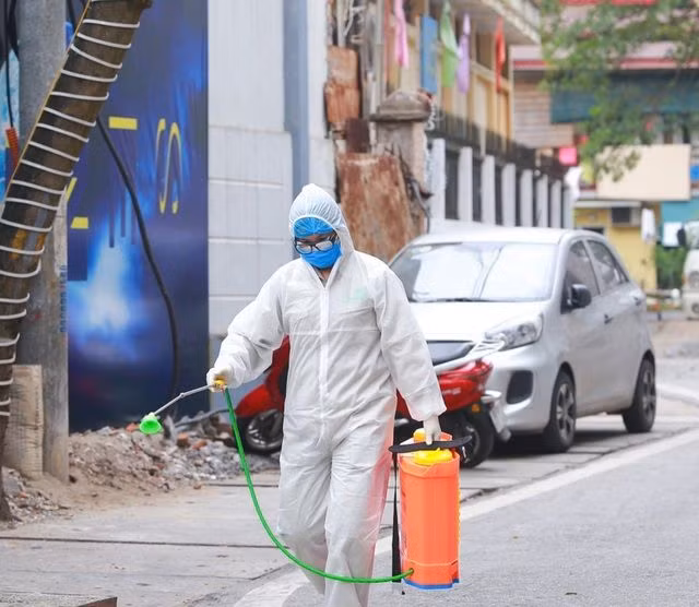 Bệnh nhân Covid-19 thứ 35 tiếp xúc với bao nhiêu người trước khi cách ly? Benh nhan Covid-19 thu 35 tiep xuc voi bao nhieu nguoi truoc khi cach ly?