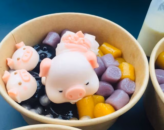 Chè heo tắm tiên có gì đặc biệt đang gây sốt giới ăn vặt? - Hình 5 Che heo tam tien co gi dac biet dang gay sot gioi an vat?-Hinh-5