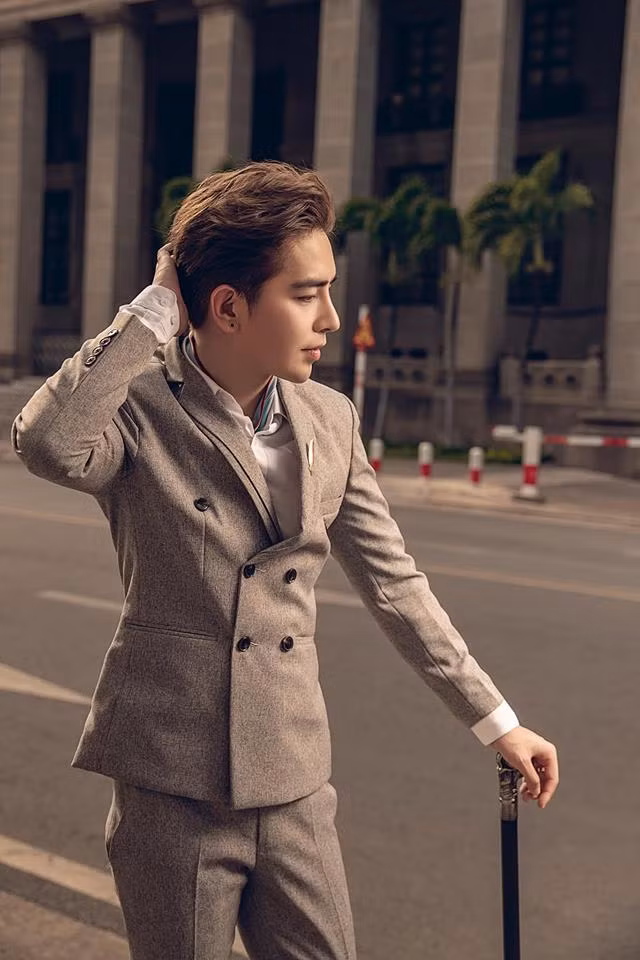 Kin Nguyễn ăn mặc chải chuốt bảnh bao thế nào? - Hình 9 Kin Nguyen an mac chai chuot banh bao the nao?-Hinh-9