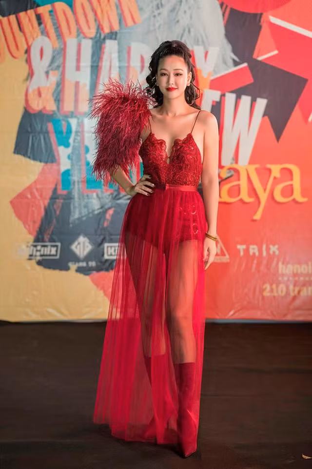 “Mẹ Bảo” trong Về nhà đi con ngoại truyện khoe dáng nóng bỏng - Hình 7 “Me Bao” trong Ve nha di con ngoai truyen khoe dang nong bong-Hinh-7