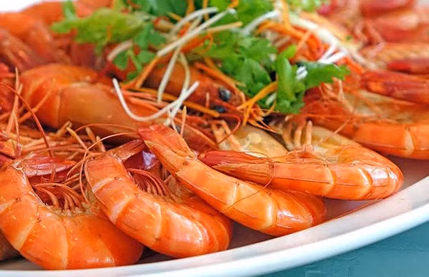 Sai lầm khi coi tôm và thịt gà là thực phẩm 'đại kỵ' khi bị ho Sai lam khi coi tom va thit ga la thuc pham 'dai ky' khi bi ho