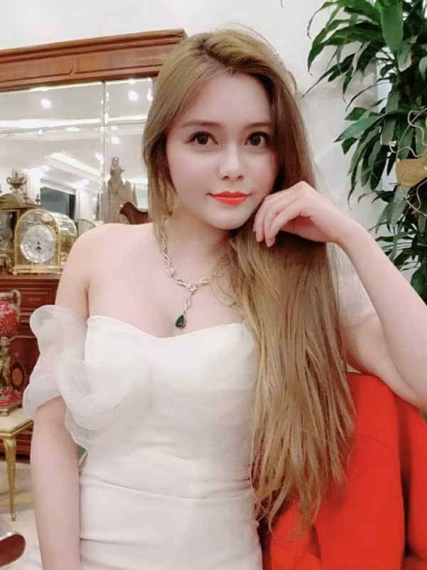 Mỹ nhân “tiểu tam” trong Về nhà đi con khoe vòng eo con kiến - Hình 3 My nhan “tieu tam” trong Ve nha di con khoe vong eo con kien-Hinh-3
