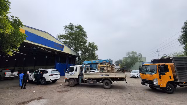 Can canh 2 Trung tam dang kiem o Ha Noi ngay dau hoat dong tro lai sau dieu tra sai pham-Hinh-14