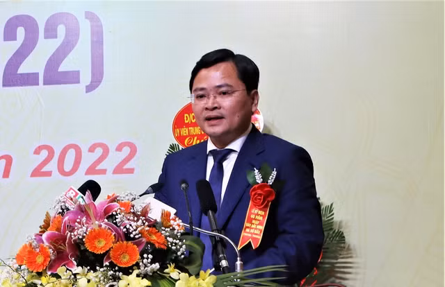 Chân dung 4 Bí thư Tỉnh ủy được điều động và bổ nhiệm năm 2022 - Hình 17 Chan dung 4 Bi thu Tinh uy duoc dieu dong va bo nhiem nam 2022-Hinh-17