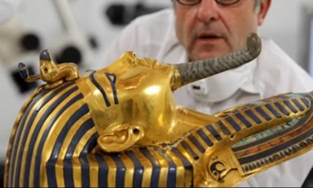 Chuyen gia roi nao chi tiet ky quai tren mat na vang Tutankhamun-Hinh-5