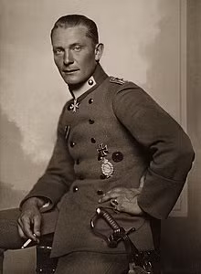 Chân dung nhân vật số 2 của Đức quốc xã sau trùm phát xít Hitler - Hình 2 Chan dung nhan vat so 2 cua Duc quoc xa sau trum phat xit Hitler-Hinh-2