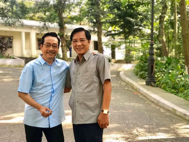Bố chồng của “Anh Thư trong Về nhà đi con” ngoài đời ăn mặc cực lịch lãm - Hình 5 Bo chong cua “Anh Thu trong Ve nha di con” ngoai doi an mac cuc lich lam-Hinh-5