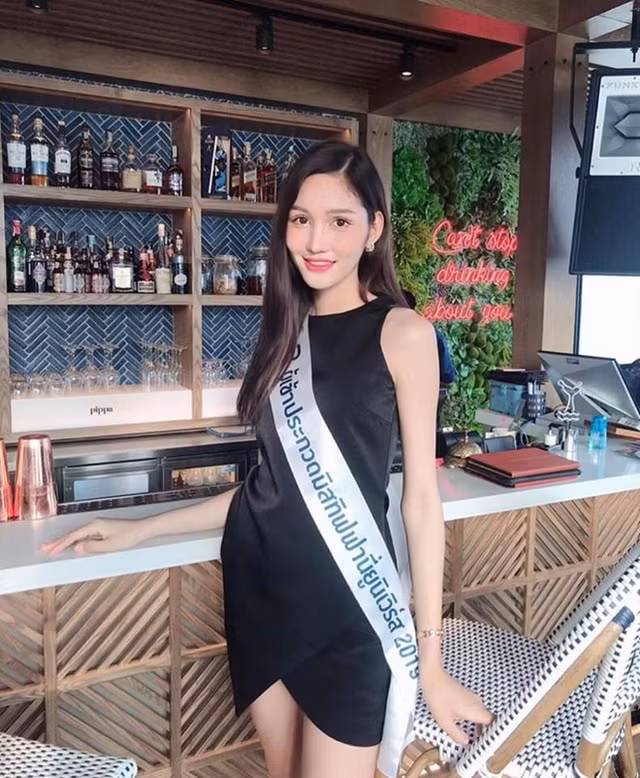Phong cách thời trang nóng bỏng của tân hoa hậu chuyển giới Thái Lan 2019 - Hình 9 Phong cach thoi trang nong bong cua tan hoa hau chuyen gioi Thai Lan 2019-Hinh-9
