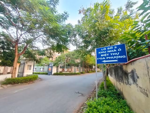 Cận cảnh khu biệt thự Hoa Phượng tiền tỷ bị bỏ hoang hơn 10 năm - Hình 2 Can canh khu biet thu Hoa Phuong tien ty bi bo hoang hon 10 nam-Hinh-2